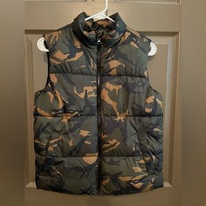 Camo Puffer Vest Boys sz L Old Navy